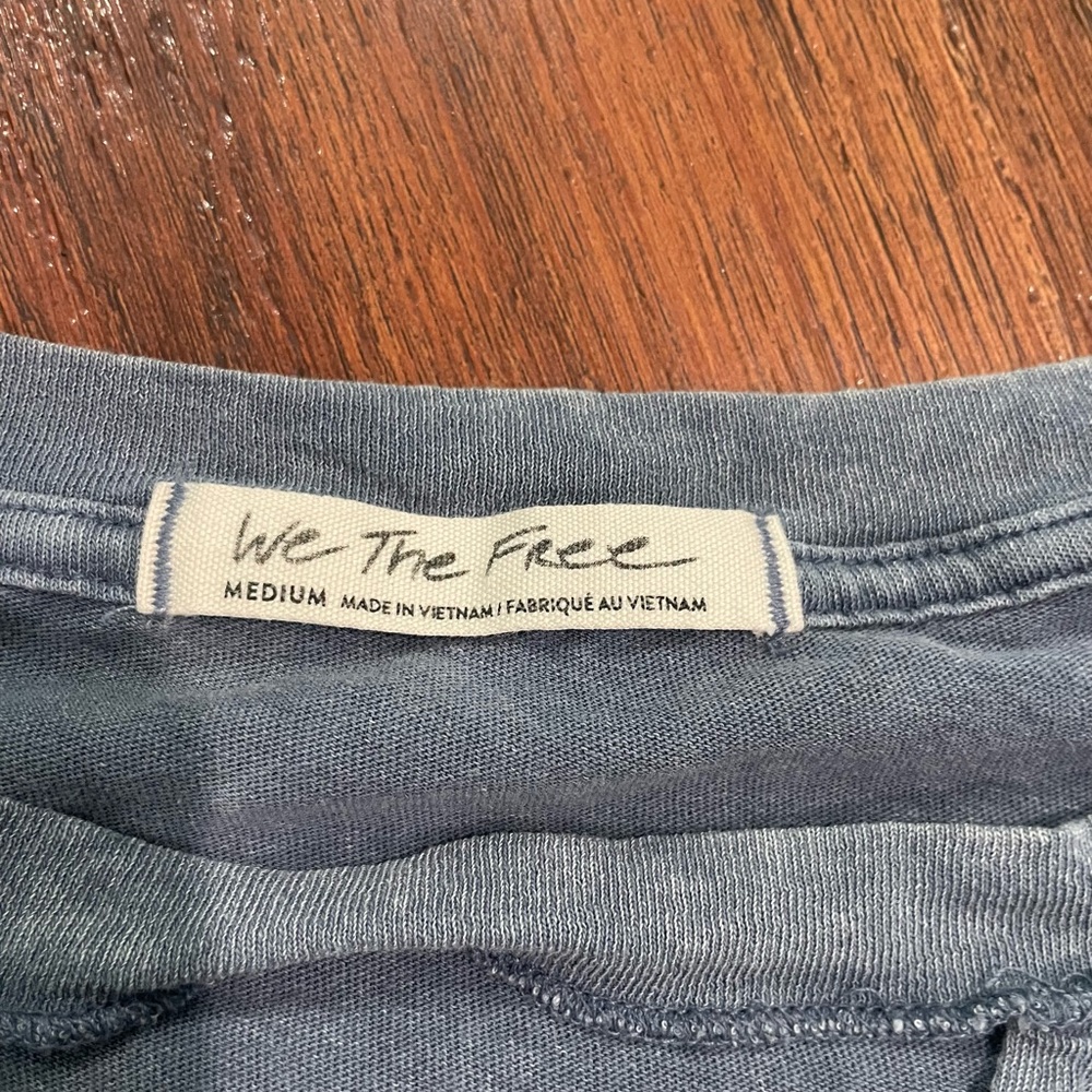 We The Free Azalea Acid Blue Tee Shirt Women’s Medium Lace Up Deep Vee Detail - Picture 7 of 9